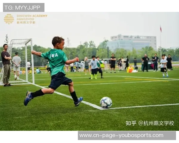 男童足球衣的选择与搭配技巧让孩子在球场上尽显风采与活力